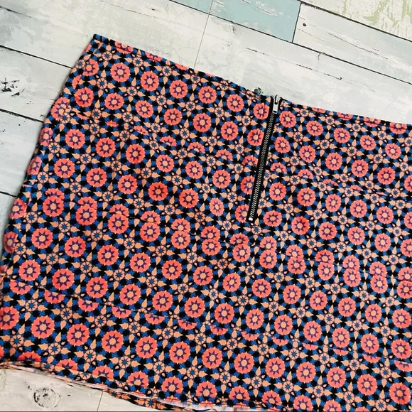 VOLCOM Patterned Mini Skirt - Picture 5 of 7